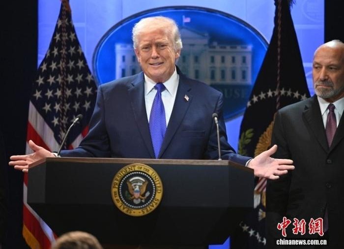 特朗普自称物价回落支持率达59%外媒：油价正在飙升