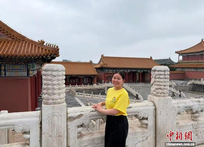 华人女孩龙美伊：在“追剧”中了解中国