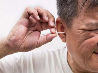 耳朵总是痒，却掏不出任何东西？可能在暗示你这4个问题，别忽视