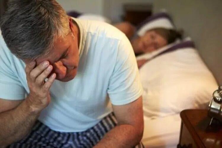 人活多久，看睡觉就知道？寿命短的人，睡觉一般有这4个特征