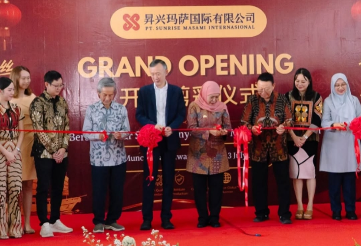印尼与中国合作强化包装产业发展东爪哇省省长为沙丁鱼出口举行启运仪式
