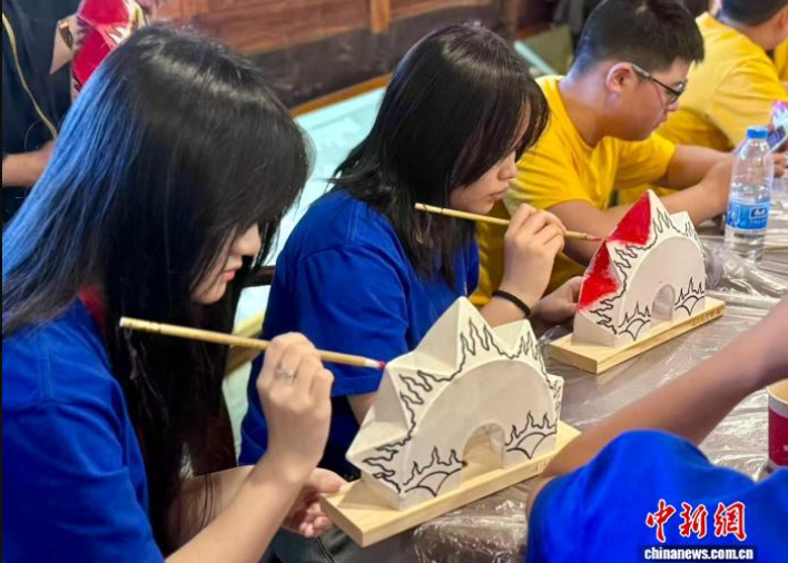 23国华裔青少年走进浙江浦江上手试试才能不虚此行