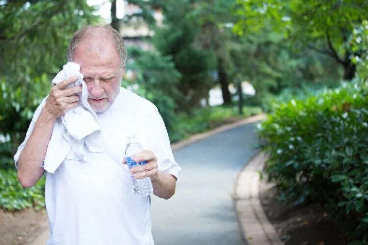 夏补钾，体不乏，建议中老年多吃4种“高钾食材”，腿脚更有劲