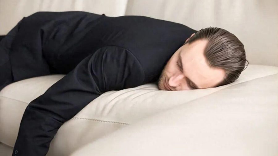 侧躺睡觉和平躺睡觉哪种姿势会让心脏更健康？