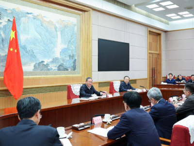年中经济“推进会”在京召开：中国强调用好存量政策、谋划增量工具，全力冲刺“十五五”开局