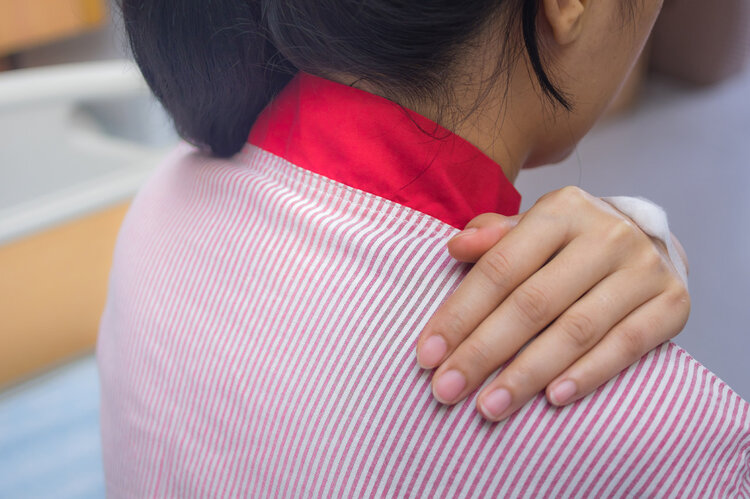 左肩疼了2个月查出肺癌提醒：肩膀出现3种疼痛，或是癌症前兆