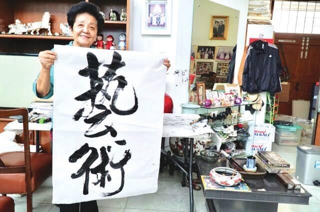 翰墨丹心写春秋——记已故万隆华社文化工作者李惠珠女士
