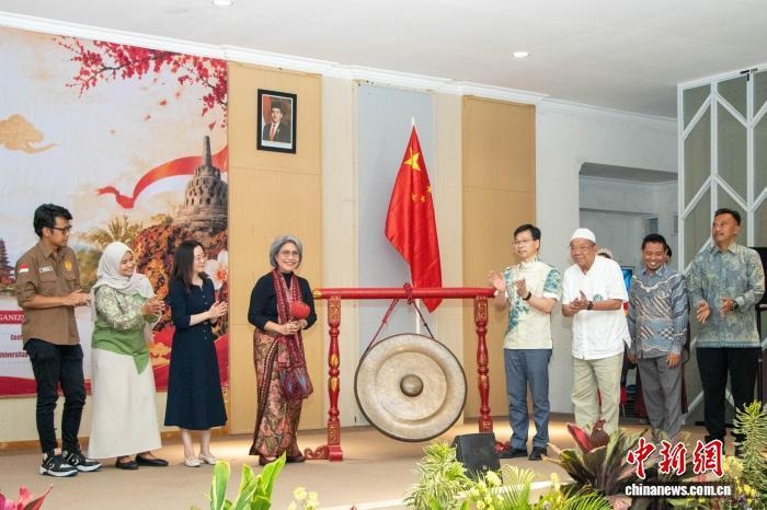 第一届“中文带你看印尼—本土华人文化讲解大赛”决赛在泗水举行