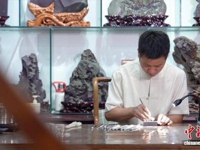 探访贺兰砚传承人：执刀琢石 让贺兰砚走出书案赴烟火