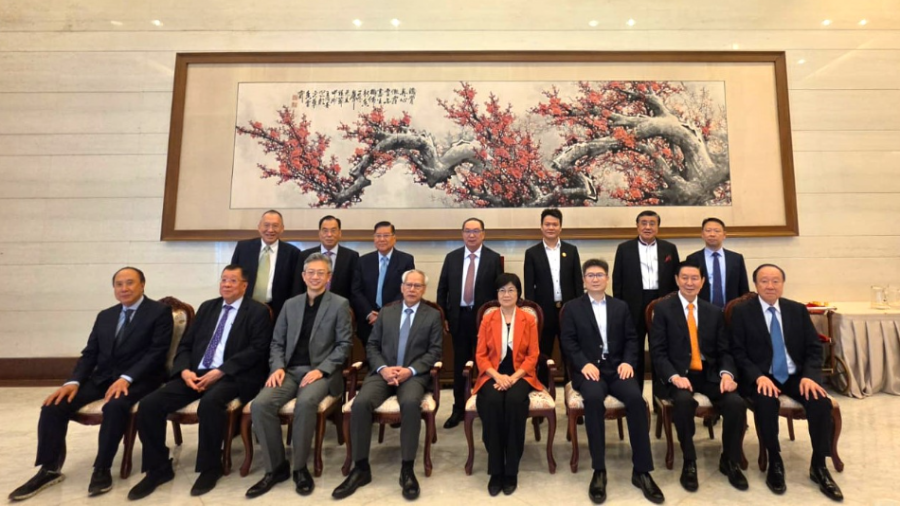 澳门特别行政区行政长官岑浩辉与中国驻印尼大使王鲁彤会面