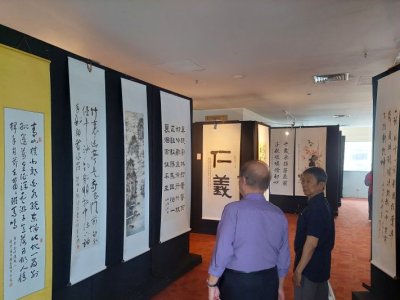 “千里共婵娟”第十五届国际书法交流大展将于雅加达举行展出来自19个国家及地区358幅书法家的书法作品