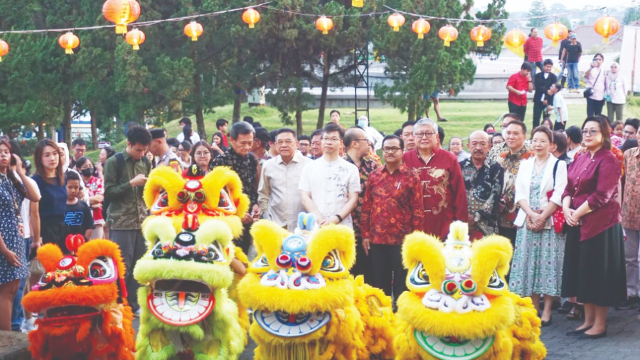 ADYTI访东爪哇中国驻泗水总领馆暨ADYTI 分会       充满亲情交流 促了解