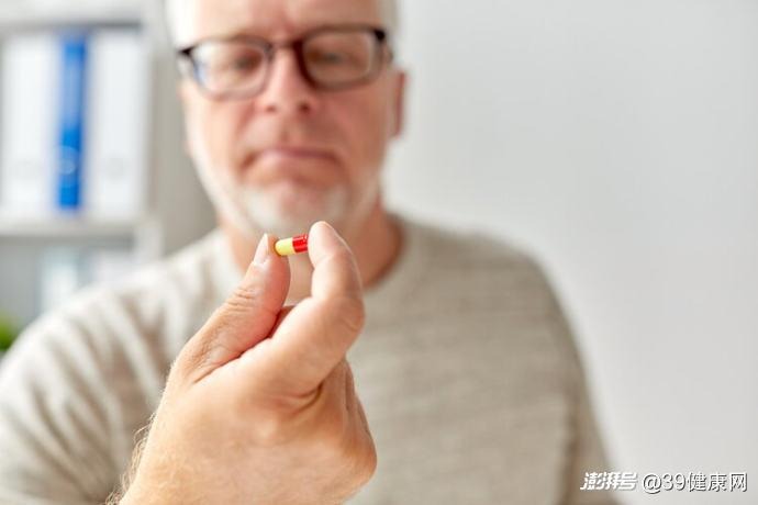 奥美拉唑能长期吃吗？2026年消化专家给出了明确的“停药红线”