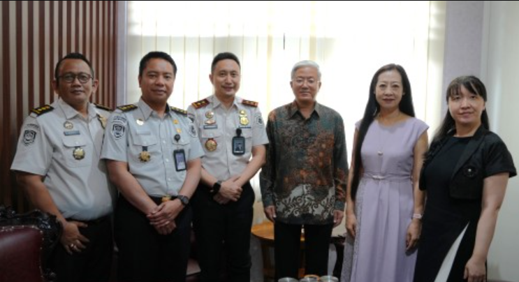 中国驻登巴萨总领事张志昇拜会印尼移民总局巴厘省移民署新任署长拉姆达尼