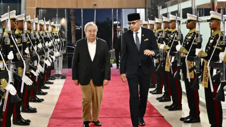联合国秘书长抵达雅加达将与普拉博沃总统会晤