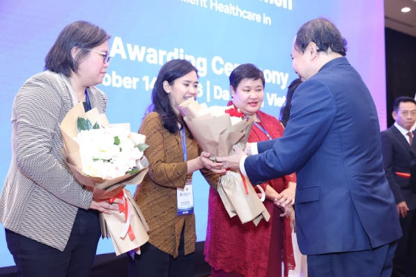 开发人工智能卒中后康复机器人印尼泗水理工学院女教师荣获东盟—美国科学奖
